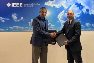 Pathy Iyer of Liquid Instruments and Sri Chandrasekaran of IEEE India announcing joint initiative to strengthen engineering education